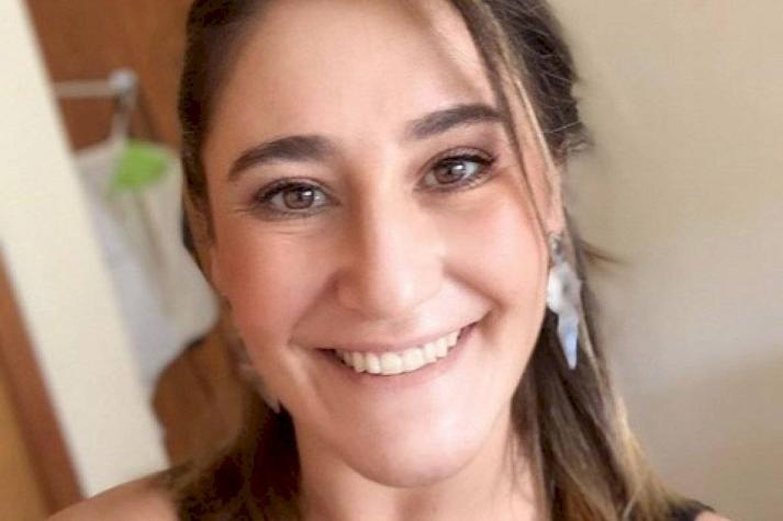 Belén Mora luce su cintura de avispa en foto casual