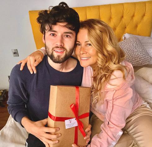 Hijo de Cathy Barriga publica romántica foto con su polola: "Amor en pandemia"