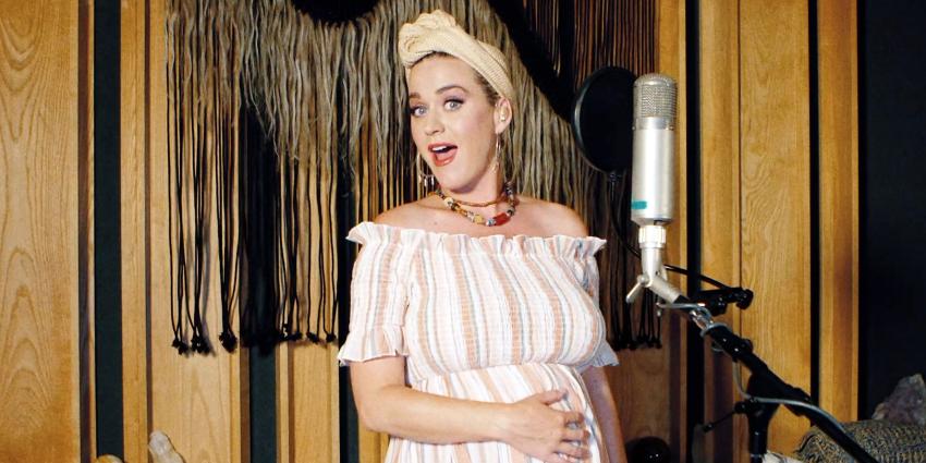 Katy Perry muestra la pieza de su bebé y curioso detalle se roba las miradas