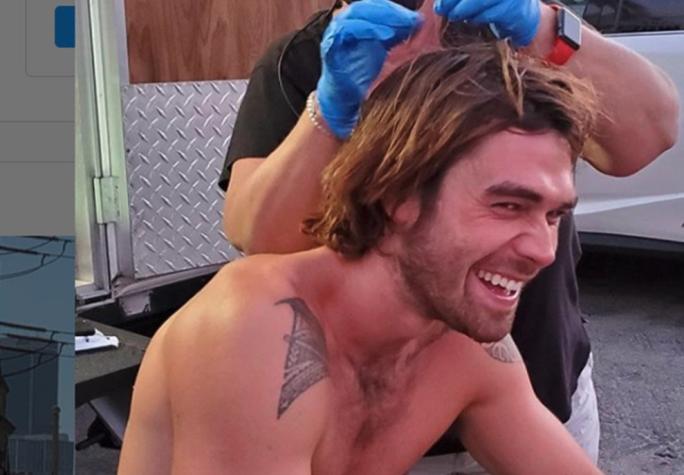KJ Apa sufrió accidente en pleno set y mostró su herida en Instagram