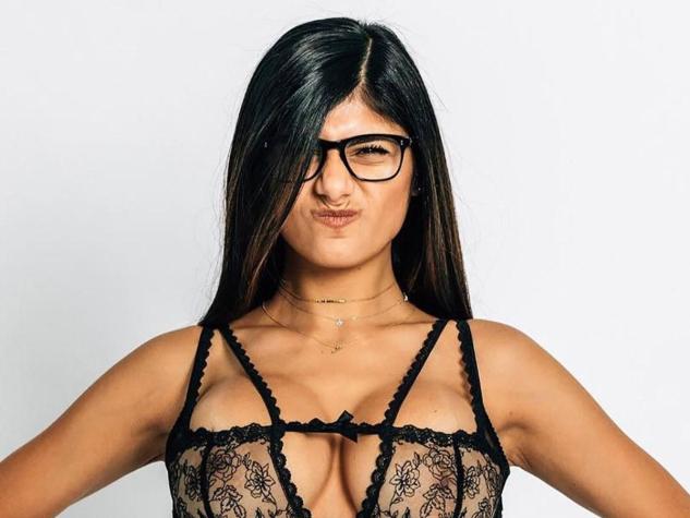 Mia Khalifa subasta lentes que la hicieron famosa en la industria porno