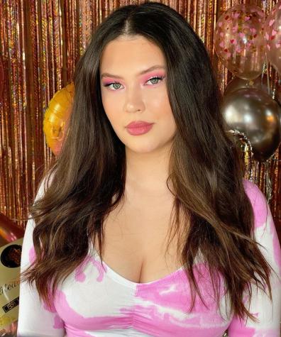 Michelle Carvalho saca aplausos con sesión de fotos donde luce sus curvas