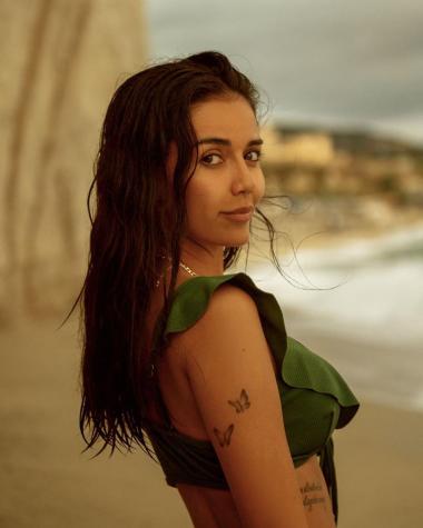 Steffi Méndez sorprende con foto al desnudo, pero en calcetines