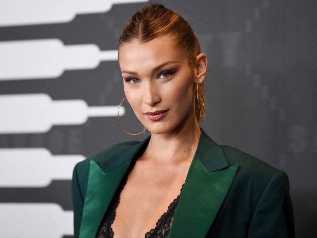 Bella Hadid luce pancita de embarazo junto a su hermana Gigi