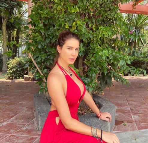 Francisca Undurraga responde a desubicado comentario en foto sexy