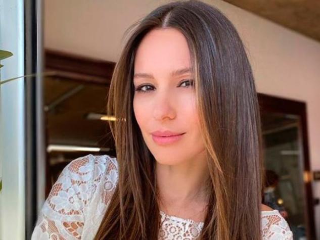 Pampita reconoce que cambió "sexo por celular"