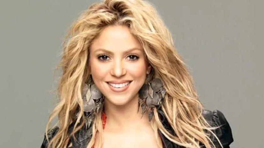 Shakira luce su bikini morado con flecos y explota las redes sociales