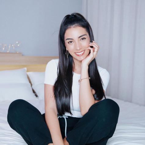 Youtuber Claudipia luce sin filtro su cara con acné severo