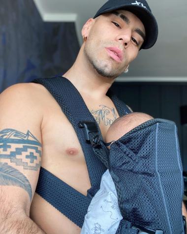 Raúl Peralta comparte tierna fotografía junto a Noah apoyando a "La Roja"