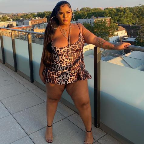 Killadamente se luce en bikini y sin filtro a un mes de dar a luz