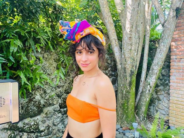 Camila Cabello impacta con seis dedos en foto junto a Shawn Mendes