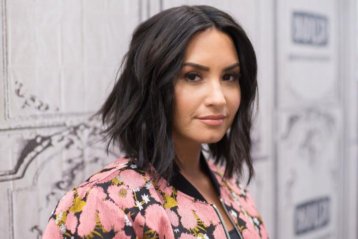 Demi Lovato deforma su cara con su mascarilla y confunde a todos