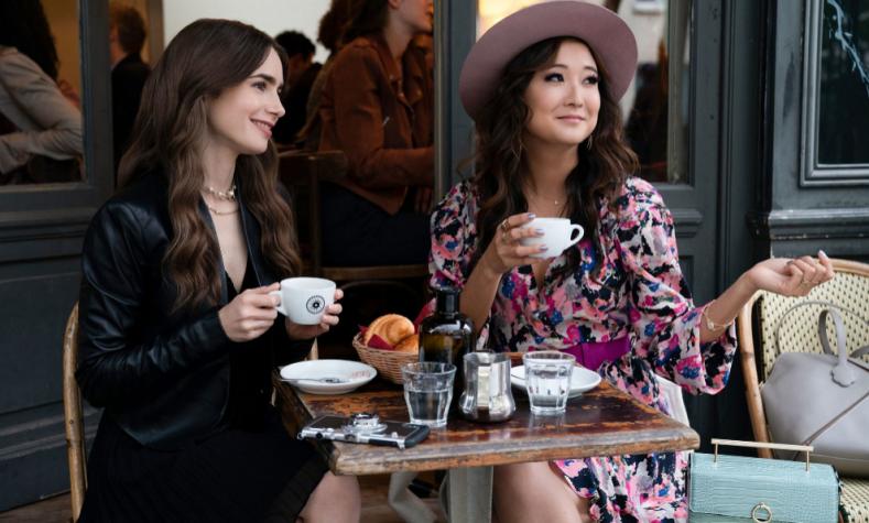 Darren Star revela detalles sobre una temporada 2 de “Emily in Paris”