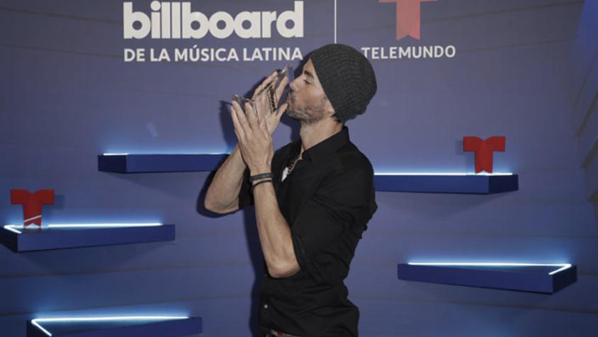 Enrique Iglesias deja en el baño el premio Billboard a su trayectoria