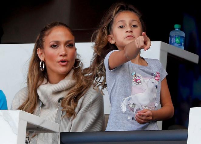 Hija de 12 años de Jennifer Lopez luce moda que la lleva entre jovencitas