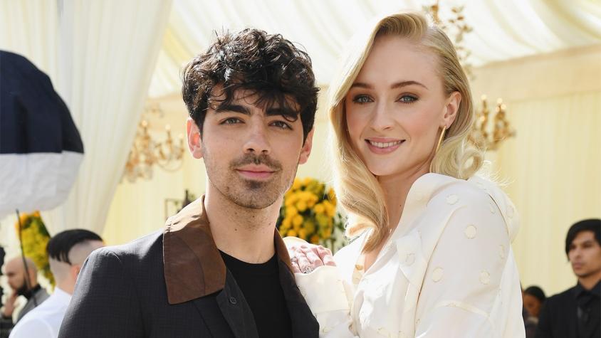 Joe Jonas y Sophie Turner son captados dando el primer paseo junto a su hija