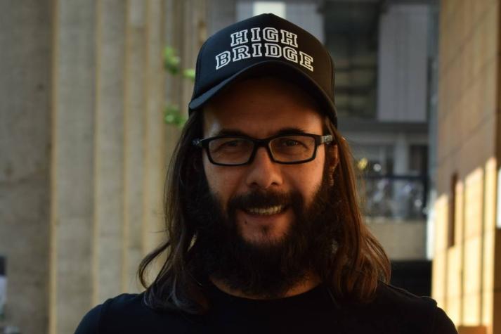 Marcelo Lagos llegó vestido "a prueba de Covid" para ser vocal de mesa