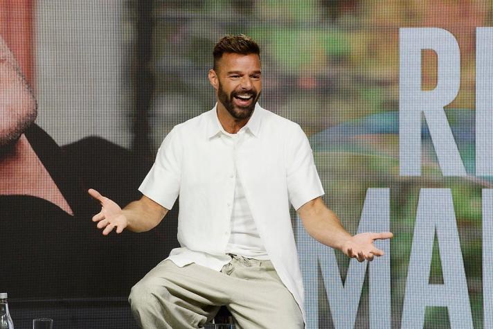 "Súbete a mi moto": Mira el parecido entre Ricky Martin y los actores que lo interpretan en la serie