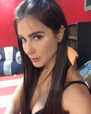 Escote de Fran Undurraga genera ola de comentarios en redes sociales