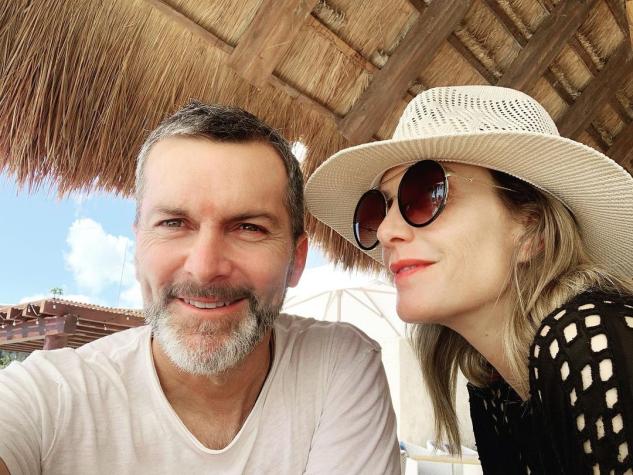 Las románticas postales en traje de baño de Diana Bolocco y Cristián Sánchez