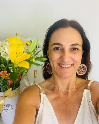 Renata Bravo recibe feo comentario por foto desnuda