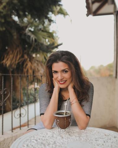 Ivette Vergara recrea foto del recuerdo junto a su hija