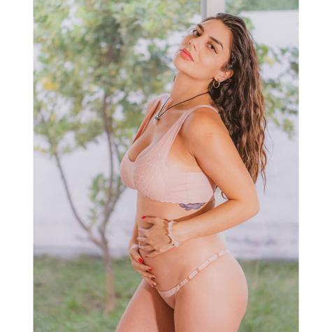 Kathy Contreras muestra su embarazo de 22 semanas con foto desnuda