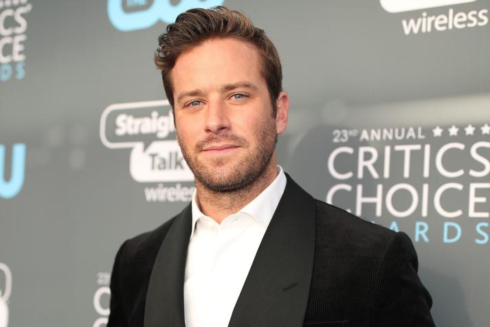 Armie Hammer rompe el silencio y abandona película junto a JLo