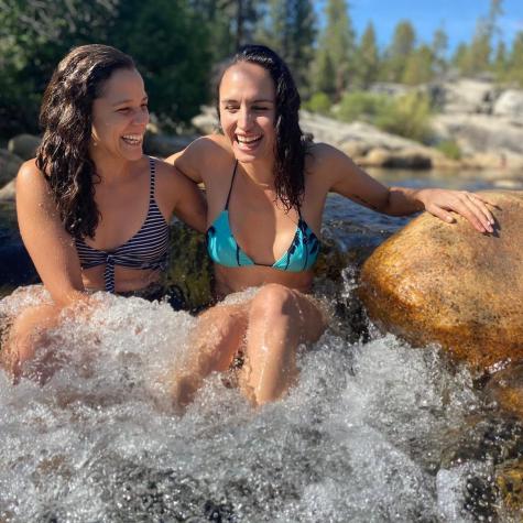 Fernanda Urrejola festeja el día del amor con tierno beso
