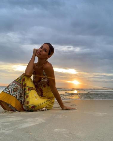 Gala Caldirola cautiva con "matchy matchy" de bikinis junto a su hija