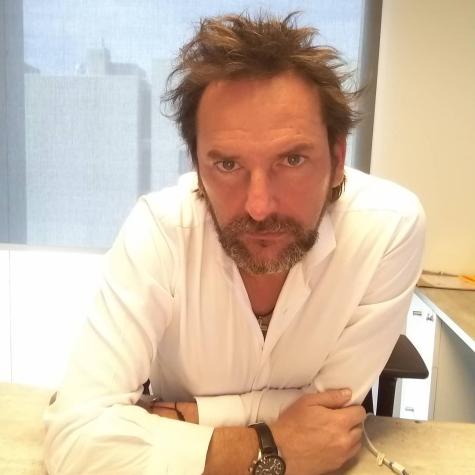 Daniel Fuenzalida emociona recordando a su madre: "Siempre estarás conmigo"