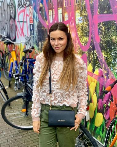 Kathy Bodis responde a burlas por vender planta a casi 200 mil pesos