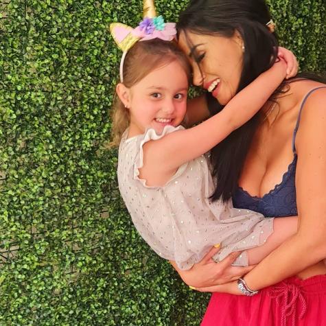 Pamela Díaz comete insólito error con su hija en primer día de clases