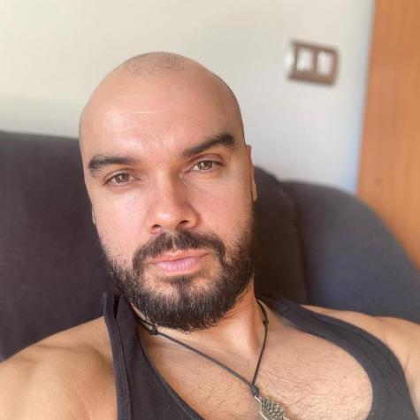 Rogerio de “Mekano” se enoja con seguidor que lo trató de viejo
