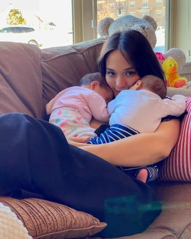 Rocío Toscano hizo trekking con sus bebés de un mes y medio