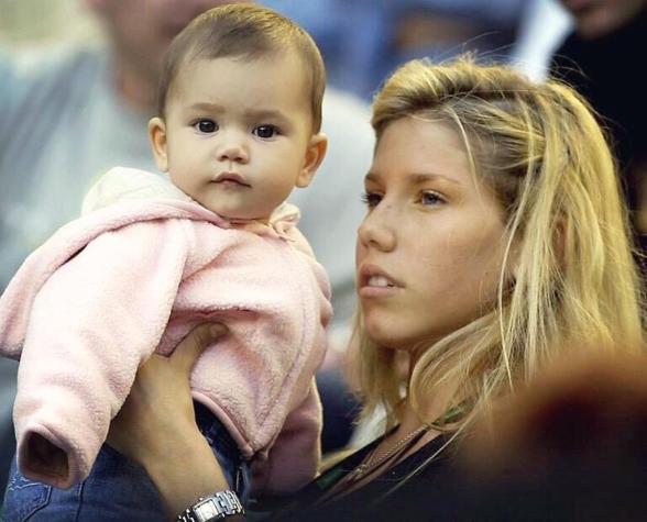 Ex esposa de Marcelo Ríos deslumbra con bikinazo a lo Gloria Trevi