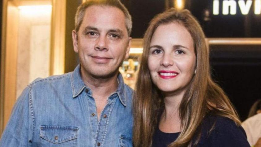 Hijo José Miguel Viñuela hizo un retrato de él y su esposa