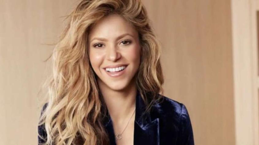 Shakira sorprende con atuendo de “quinceañera” a sus 44 años