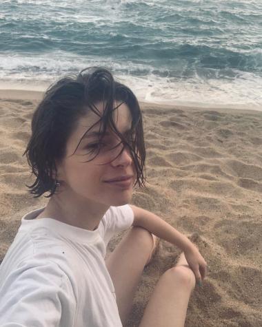 Mariana Di Girolamo se luce con look a lo “Doña Florinda”