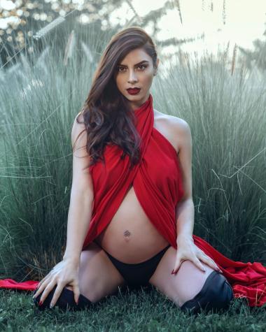 Kathy Contreras comparte sutil desnudo con 39 semanas de embarazo