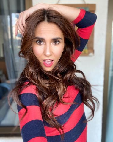 Yazmín Vásquez se luce con traje de dos piezas de cuero