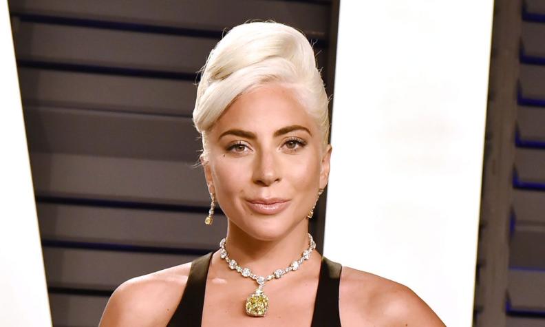 Lady Gaga sube foto casual y sin filtro en sensual colaless