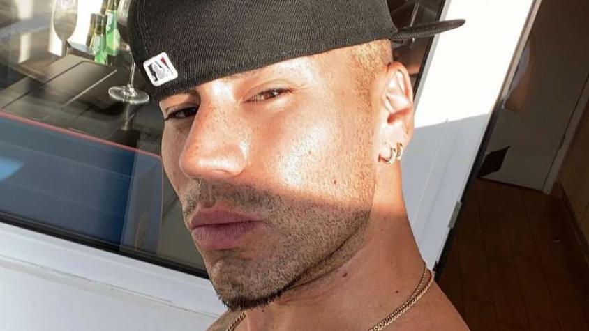 Raúl Peralta muestra los pasos de baile de su hijo Noah