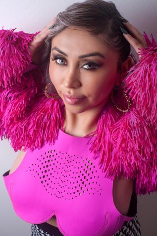 Naya Fácil protagoniza su primera portada de revista