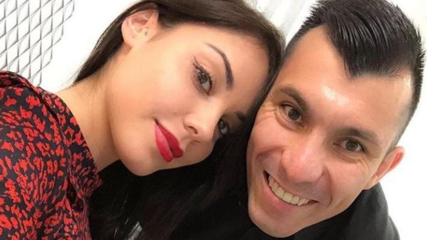 Esposa de Gary Medel publica extraños mensajes en redes: "Una hembra no llora"