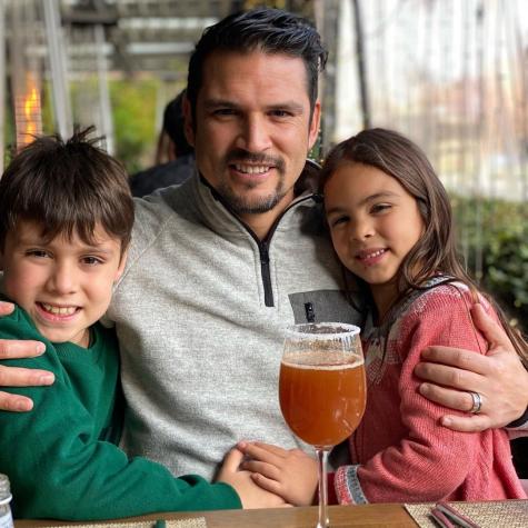 Mark González se quebró por impacto de agresión en sus hijos