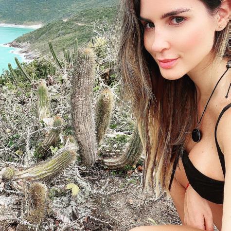 Francisca Undurraga deslumbra con topless desde la playa