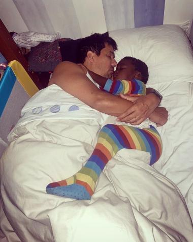 Rafa Araneda comparte tierna foto durmiendo con su hijo Benjamín