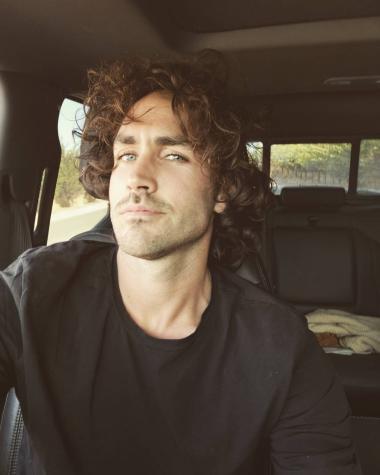 Matías Assler denuncia el uso de sus fotos en Tinder