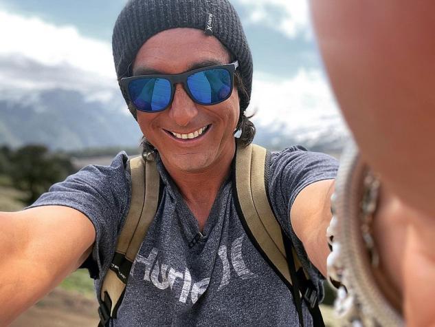 “Máquina”: Claudio Iturra exhibe su trabajado físico al aire libre